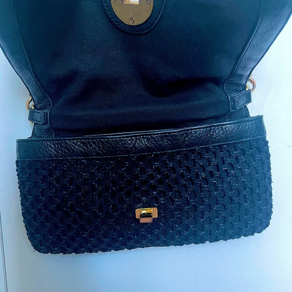COPY - Tory Burch black shoulder purse with gold chain - Picture 5 of 7
